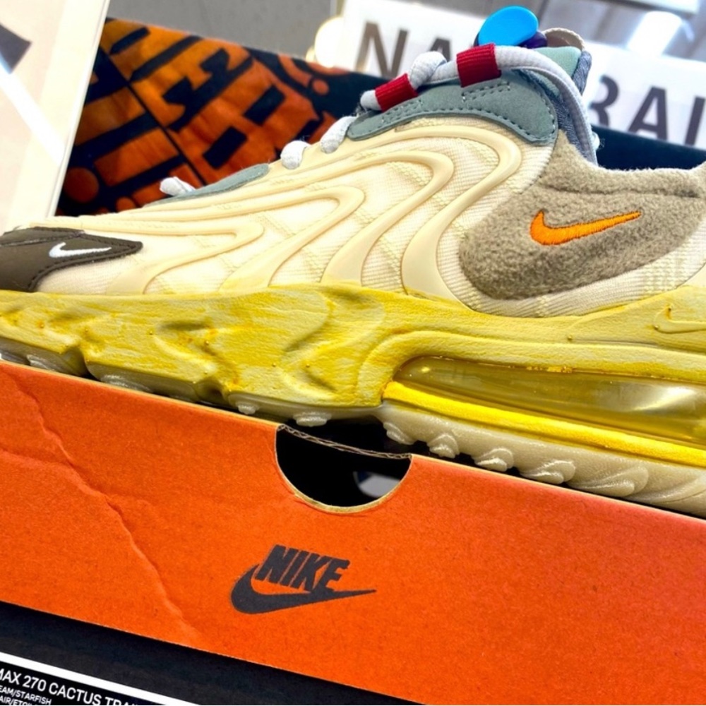 Travis Scott air max (9 in men)